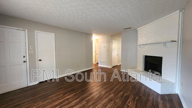 Foto del edificio - 634 Morton Ct
