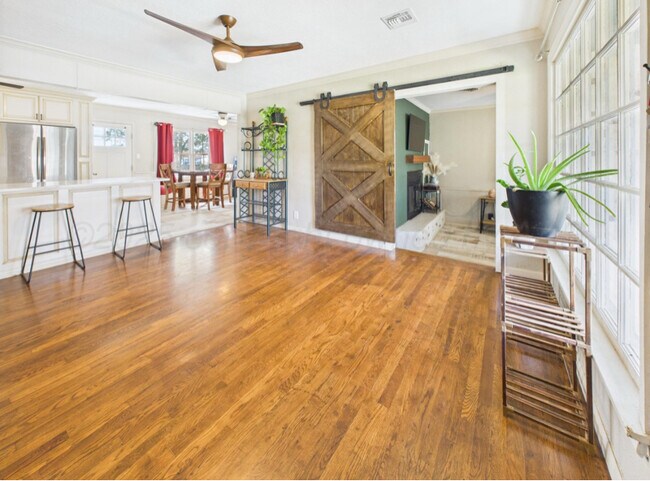 Foto del edificio - 1819 N Beech Ln