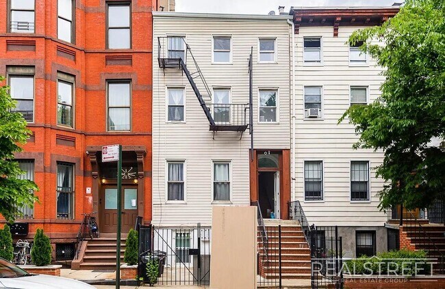 Foto del edificio - Quincy Street