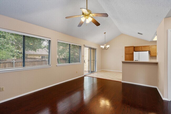 Foto del edificio - Perfect 3-Bedroom Condo in North Austin for Lease