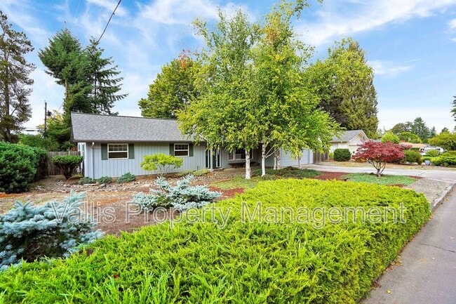 Building Photo - 3385 Camellia Dr S