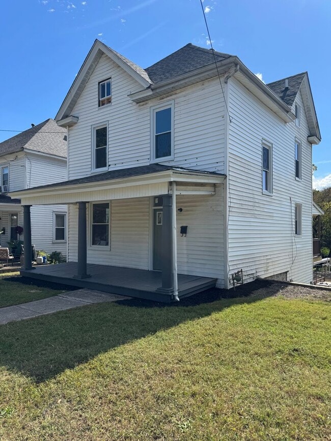 Building Photo - Updated 3-Bedroom, 2-Bath with all new app...