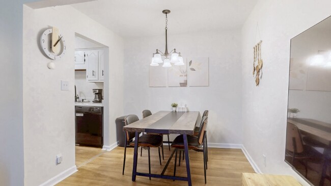 Foto del edificio - 253 White Oak Rd