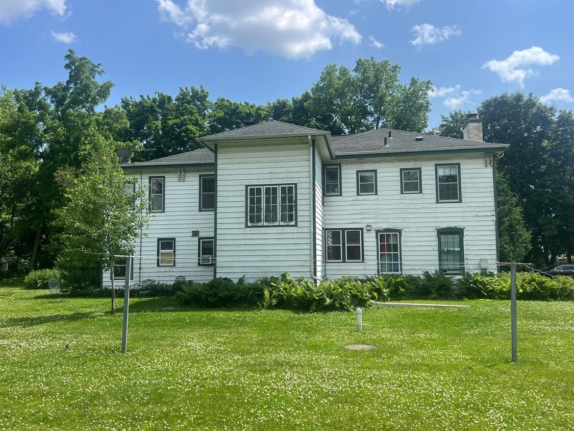Primary Photo - W379N5686 N Lake Rd