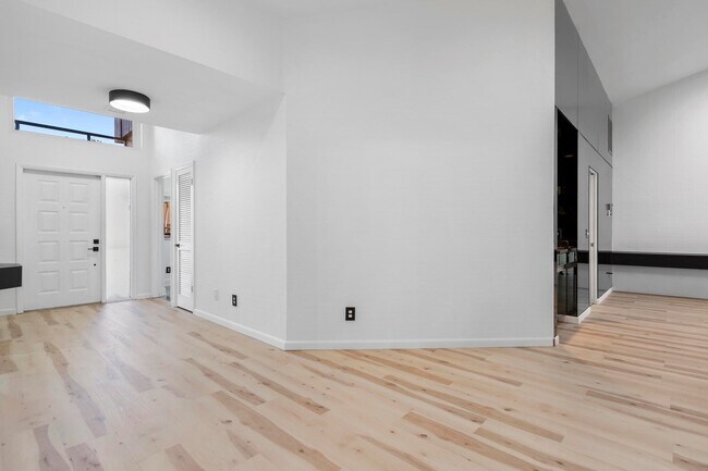 Foto del edificio - 6716 Versailles Ct