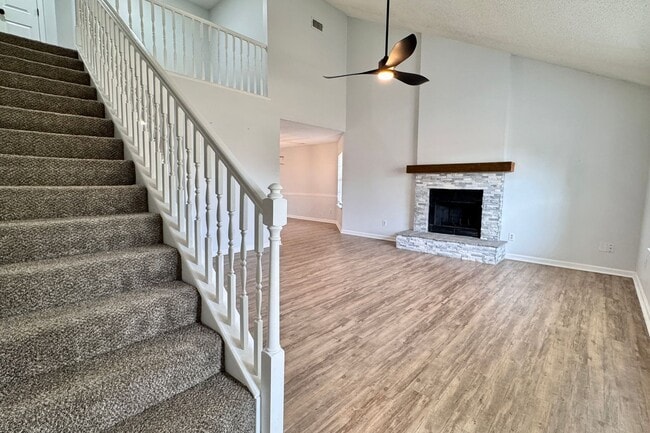 Building Photo - AVAILABLE DECEMBER! (Pet Friendly)