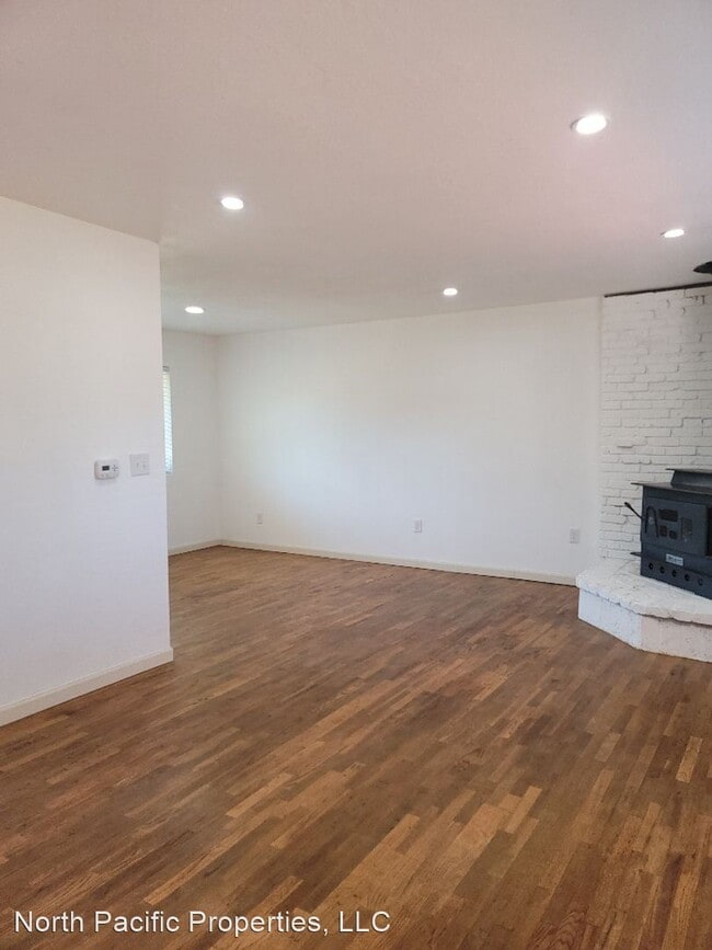 Foto del edificio - 3 br, 2 bath House - 6561 21st Avenue SW