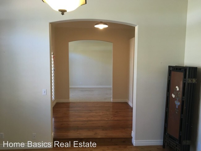Building Photo - 4 br, 2 bath House - 3977 N Cove Dr.