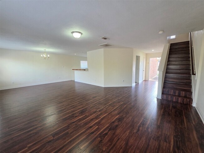 Foto del edificio - 8126 Golf Green Cir