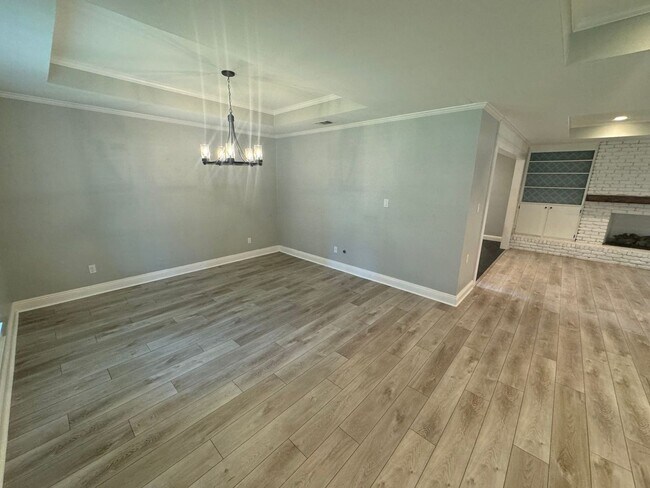 Building Photo - Gulf Breeze Proper - 5 bedroom, 3.5 bathro...