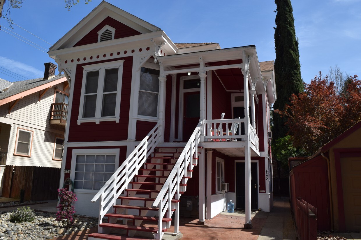 Primary Photo - 421 28th St