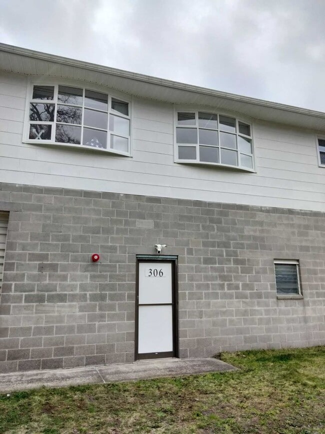 Building Photo - 306 Fulling Mill Rd