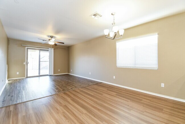 Foto del edificio - 1701 E Christopher St