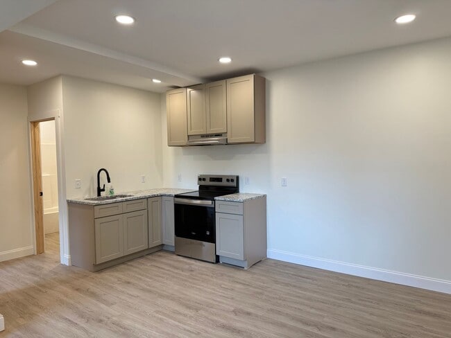Building Photo - 463 S Prince St