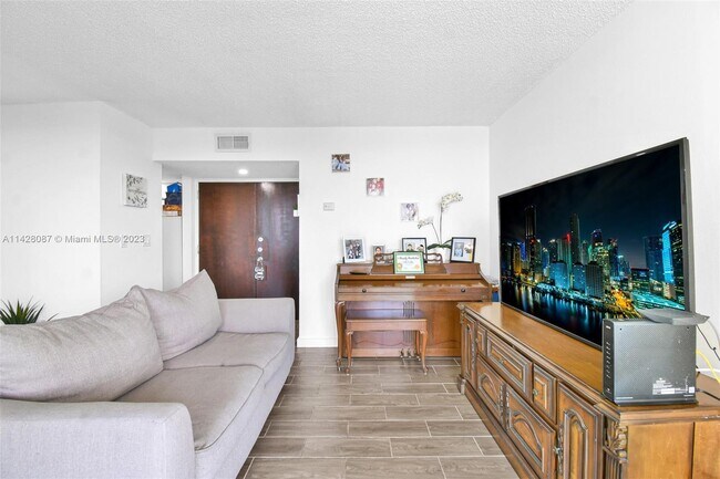 Foto del edificio - 11800 SW 18th St