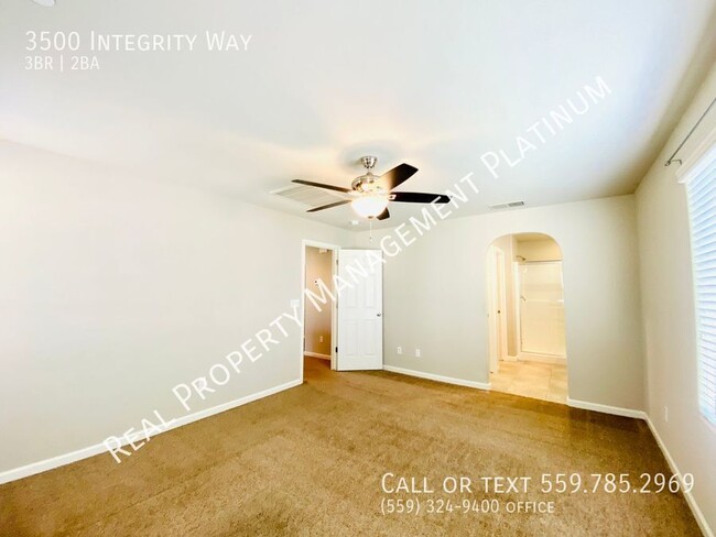 Foto del edificio - $2,195 Dewolf & Barstow, 3 Bedroom $500 MO...