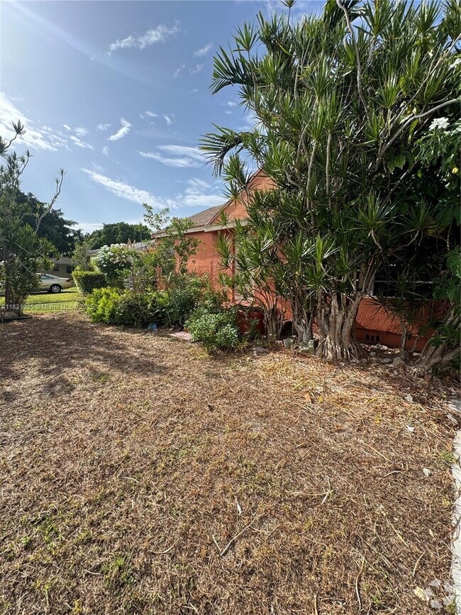 Building Photo - 6410 SW 39th St