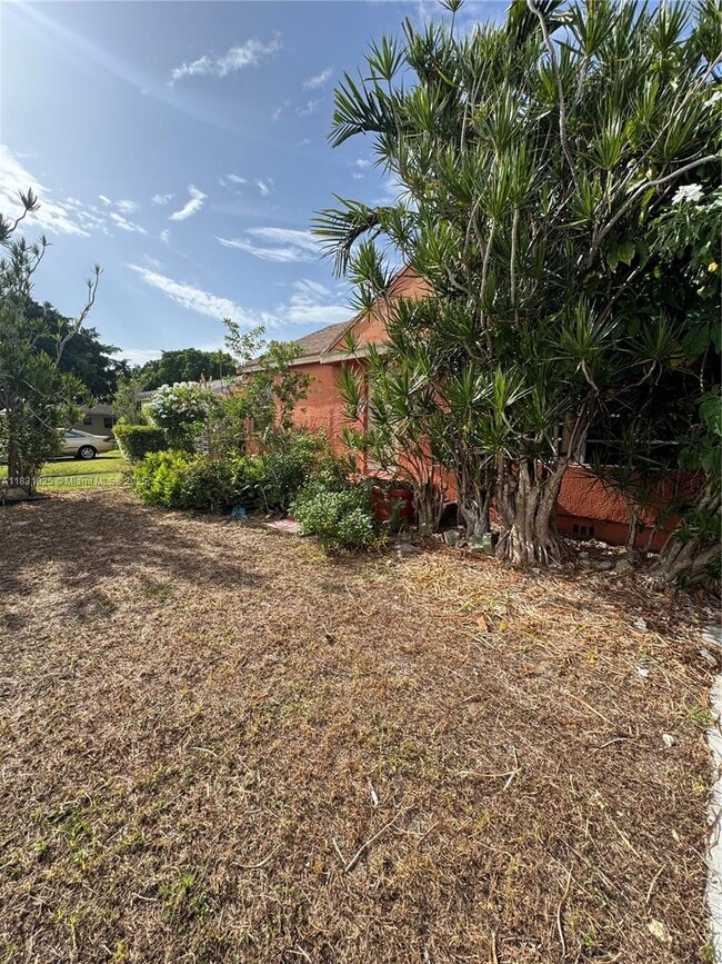 Building Photo - 6410 SW 39th St