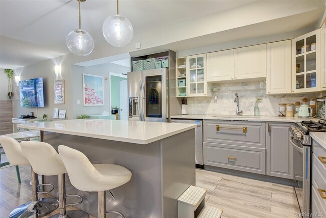 Building Photo - 209-33 26th Ave