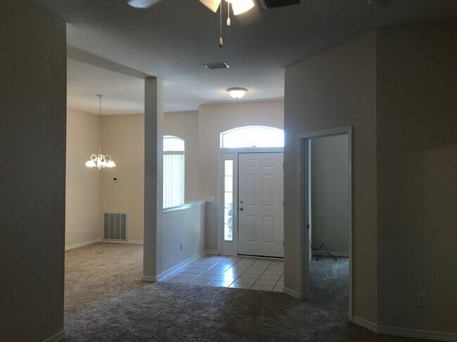 Foto del edificio - 2642 Hidden Creek Dr
