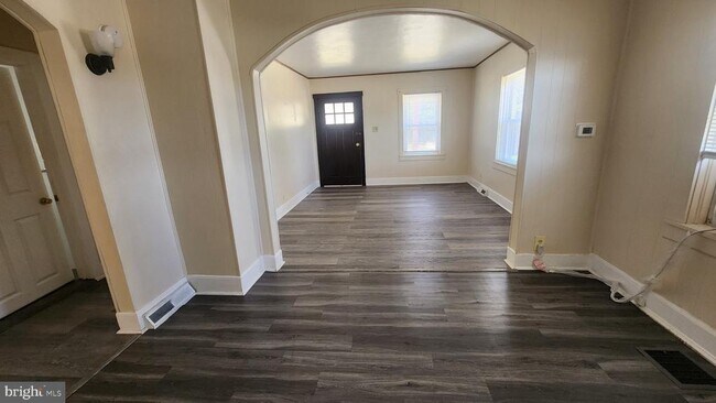 Building Photo - 397 Oriole Ave