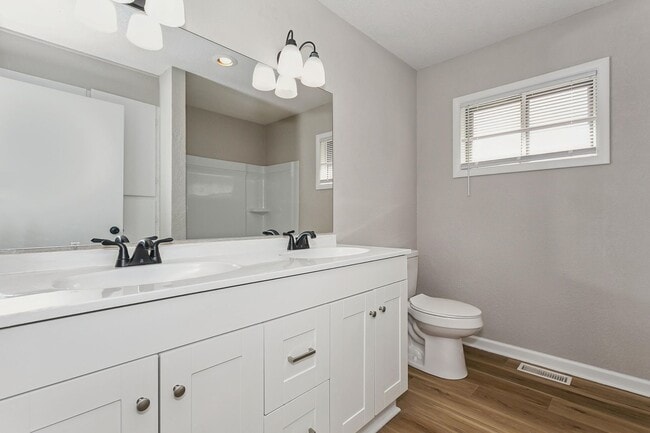 Foto del edificio - Beautifully Remodeled 4-Bedroom Home with ...