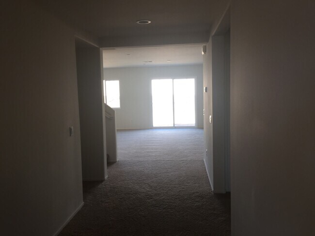 Foto del edificio - MultiGen Lake Elsinore McKenna Pointe Home...