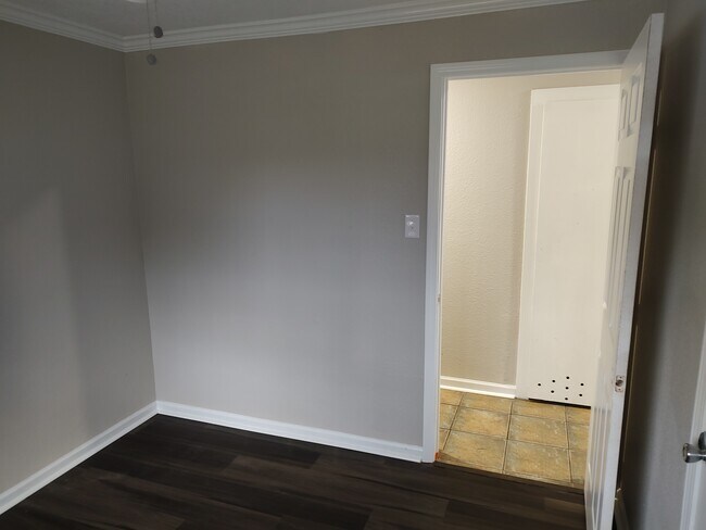 Building Photo - 155 Dupuis street