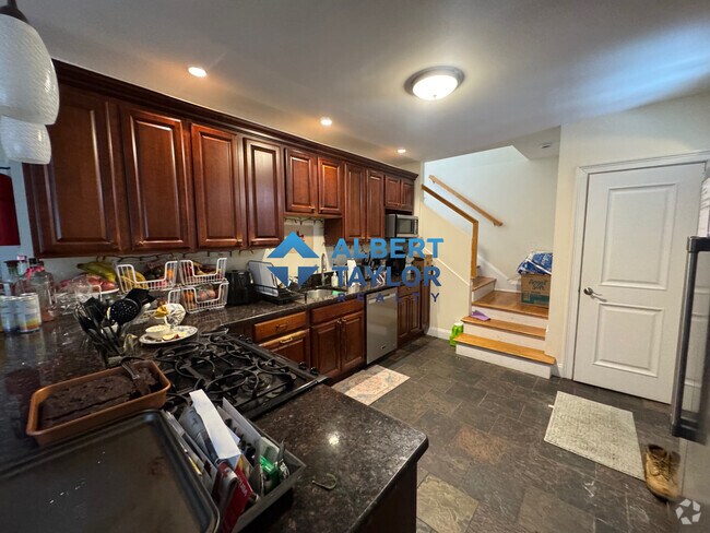 Building Photo - 44 Greycliff Rd
