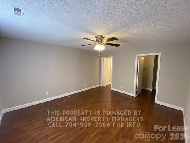 Foto del edificio - 911 Skyland St