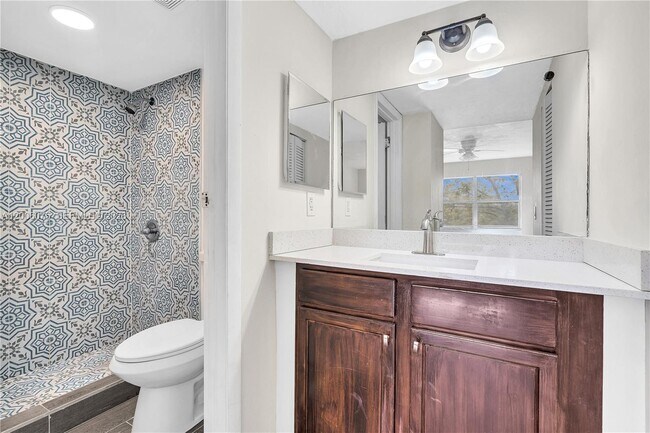 Building Photo - 3360 Spanish Moss Terrace