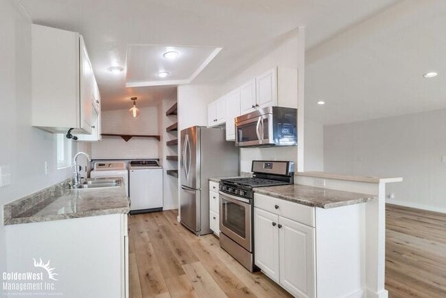 Building Photo - Relaxing 3Bdm 2Ba Single-Family Home in Sp...