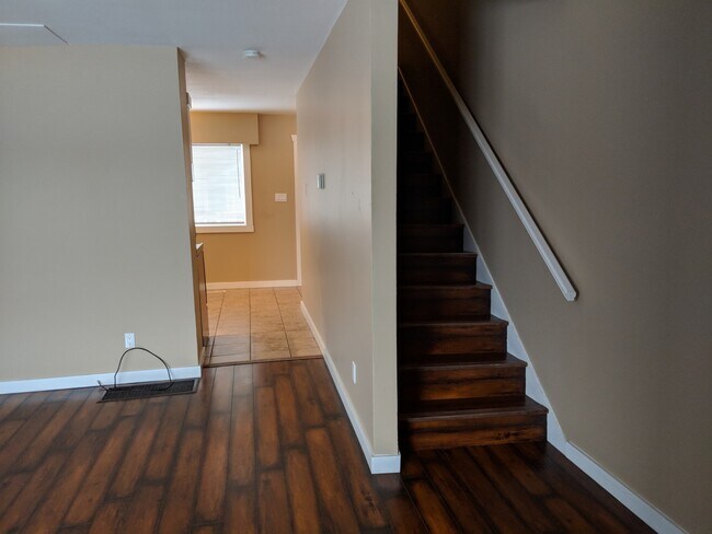 Photo du bâtiment - 1716 Willowbrook Crescent