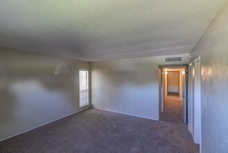 Building Photo - 821 Stone Trail Dr
