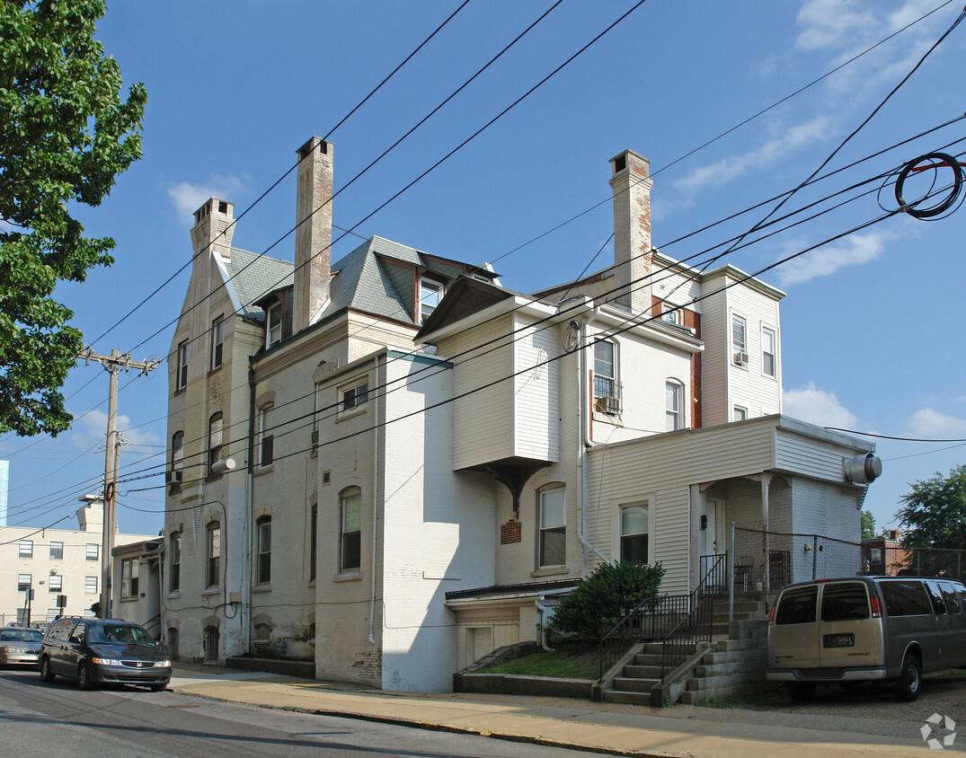 Primary Photo - 925 N Jefferson St