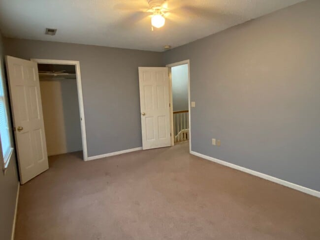 Building Photo - Lovely 2 bedroom Townhome