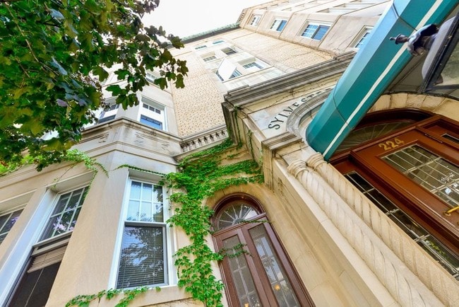 Foto del edificio - SYLVESTER MANOR APARTMENTS