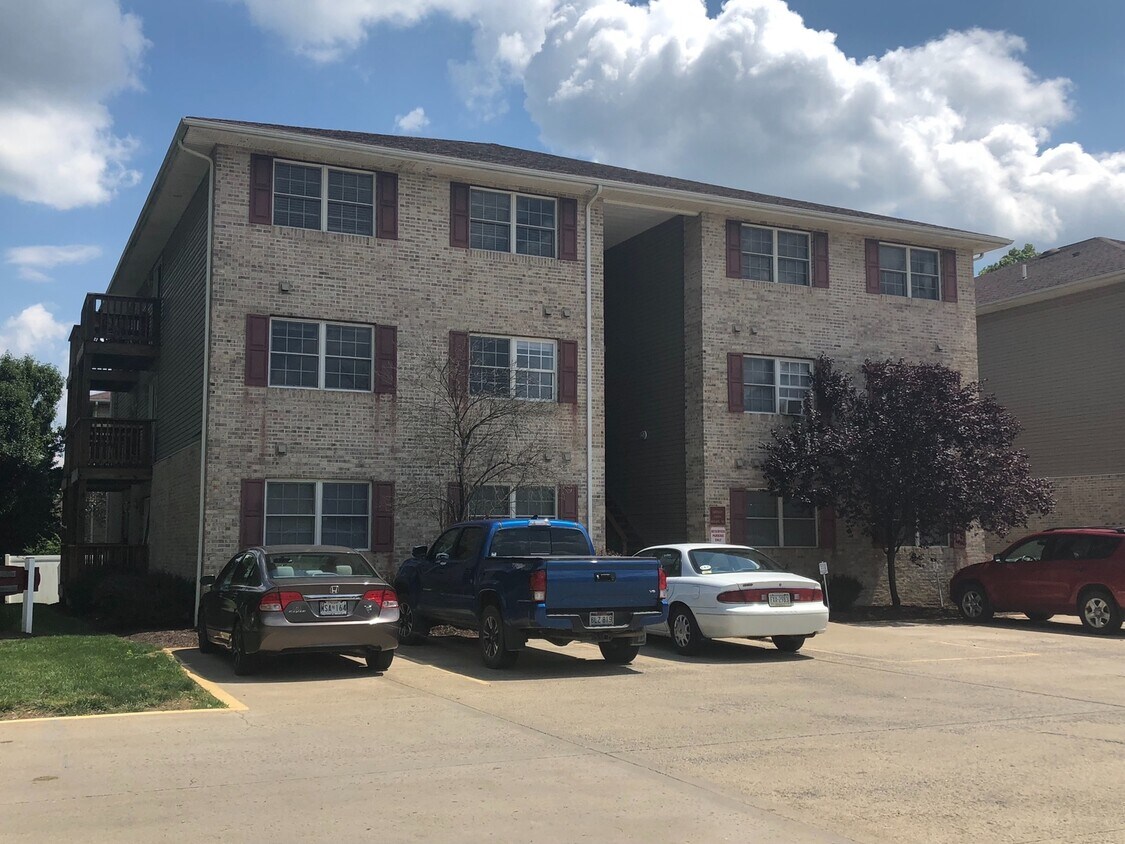 2 Bedroom 2 Bathroom CondoAvailable 06/0... House Rental in