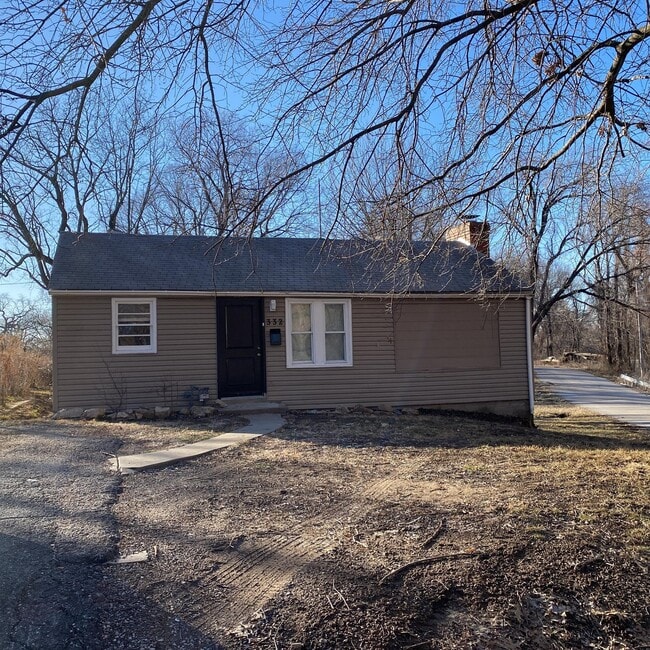 Building Photo - 332 N Cedar Ave