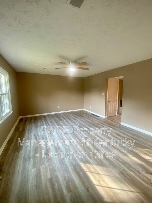 Building Photo - 3493 Sutherland Dr