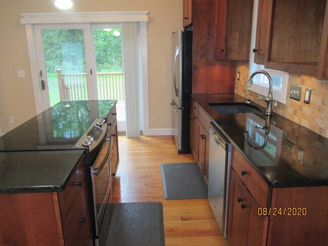 Building Photo - 22 Jaybird Ln