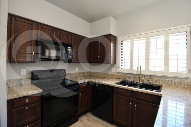 Foto del edificio - 15845 N 51st St