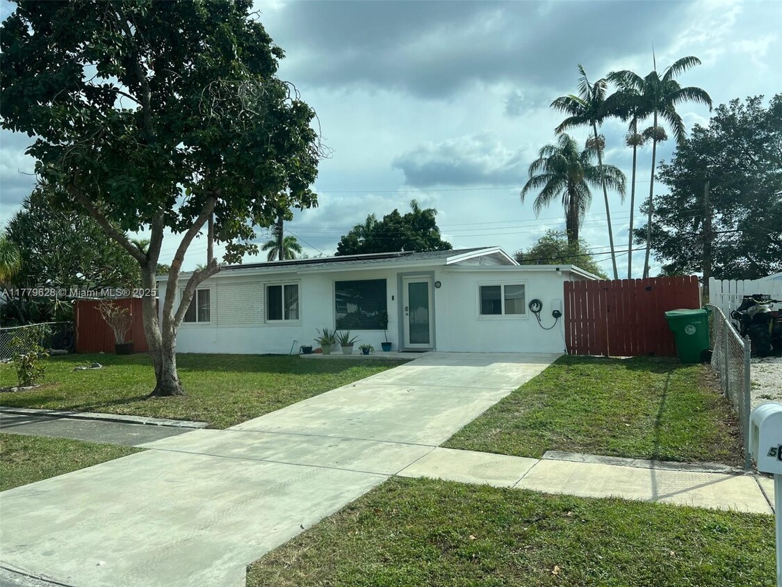 Primary Photo - 5620 SW 38th St