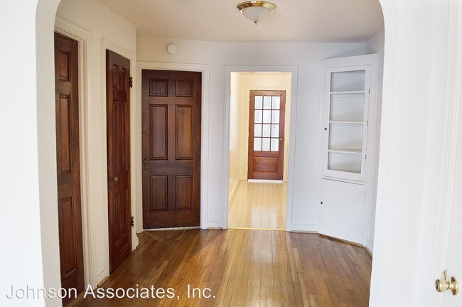 Building Photo - 1513 N Rhodes St