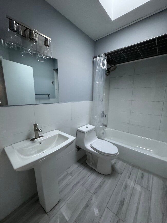 MASTER BATHROOM - 2828 Brigham St