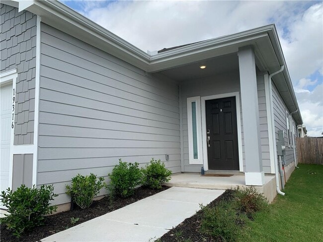 Foto del edificio - 19316 Cloudy Bay Dr