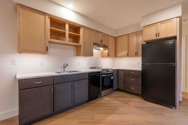 With quartz countertops - 517 18th St