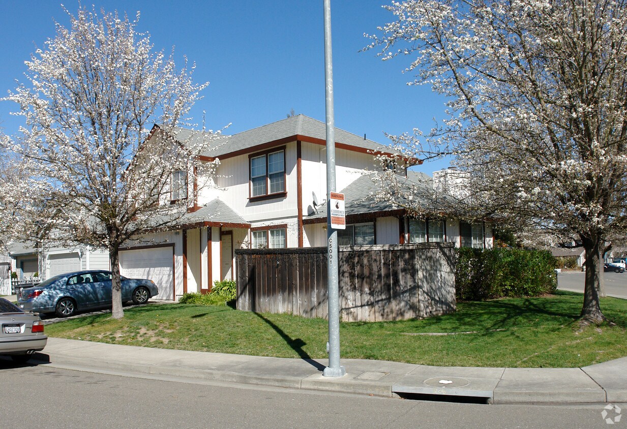 Primary Photo - 1500 Cabernet Cor