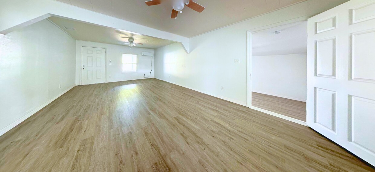 Primary Photo - 2316 Azalea Ct
