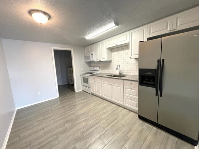 Building Photo - 5703 9th Street Circle East